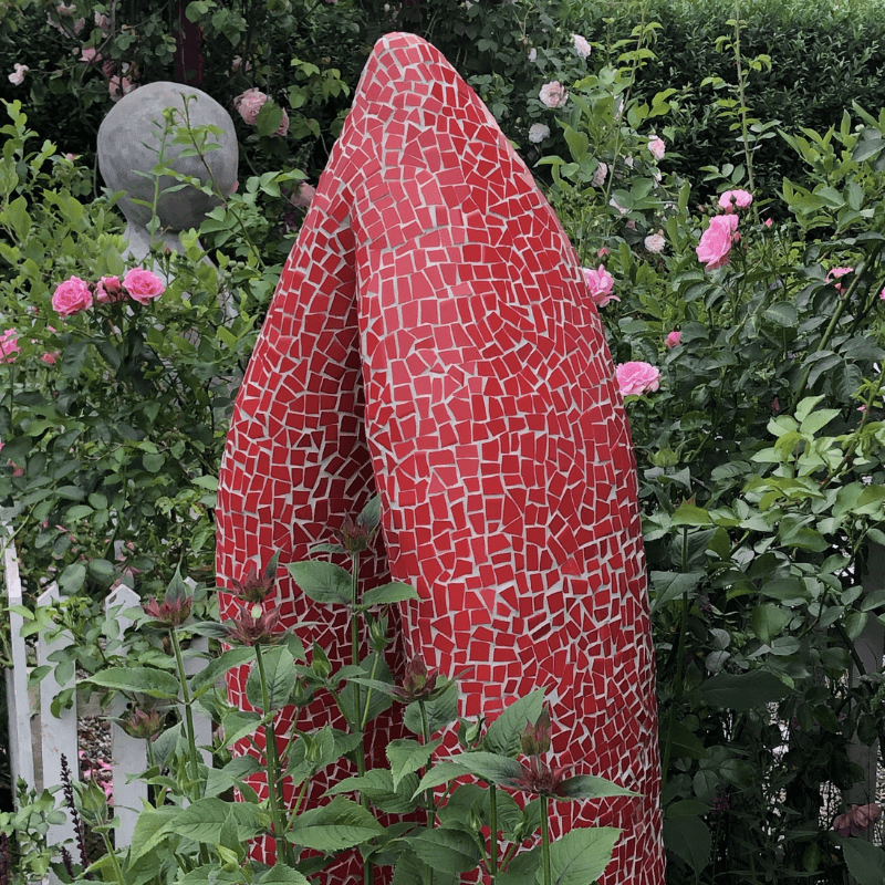 2 m. høj mosaik skulptur lavet til haven.